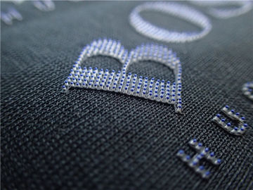 Le etichette durevoli dell'indumento del trasferimento di calore spazzolano il logo variopinto dei punti 3D