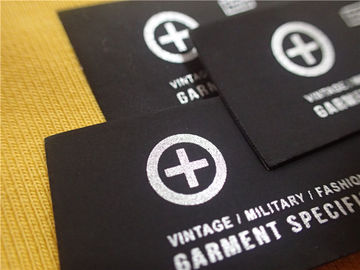 logo riflettente d'argento stampato etichette dell'abbigliamento del trasferimento di calore di spessore di 0.5mm su TPU morbido