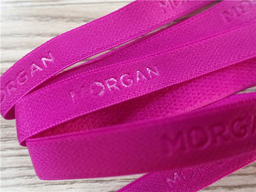 Modo ad alta frequenza morbido rosa 3D della banda elastica o logo sulla tessitura per la biancheria intima