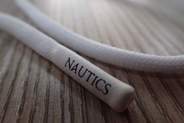 Cavo non elastico su ordinazione del poliestere di logo con le conclusioni del silicone di Matt per la maglia con cappuccio, abbigliamento