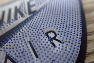 3D durevole ha impresso gli abiti sportivi resistenti alle radiazioni ultravioletti della camicia di polo dei punti della gomma di silicone delle toppe