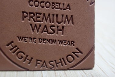 Toppe del cuoio impresso del bene durevole/toppe su ordinazione di logo per i jeans, borse, vestiti