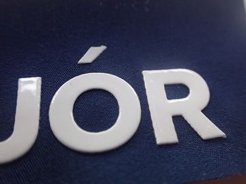 Etichette su ordinazione dell'abbigliamento del trasferimento di calore del silicio di logo per i bagagli