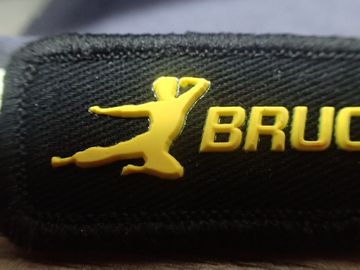 L'abbigliamento su ordinazione di colore di Pantone rattoppa l'etichetta tessuta il bordo di collegamento dell'iniezione del silicio 3D