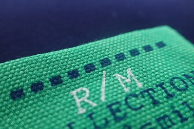 Etichette tessute abitudine di stampa dello schermo di rettangolo per i vestiti, cappelli