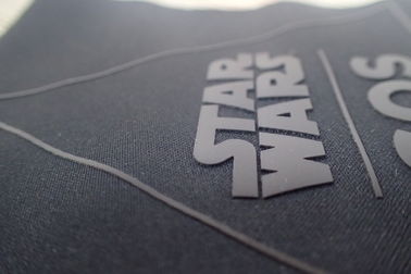 Etichetta di stampa dello schermo del silicone del nastro/abiti sportivi su ordinazione bianchi della camicia di polo di logo degli autoadesivi matrice per serigrafia
