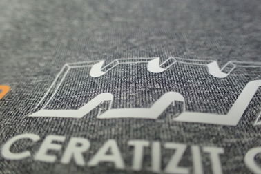 Toppe di stampa dello schermo di funzione antiscorrimento/etichette su ordinazione abbigliamento del panno