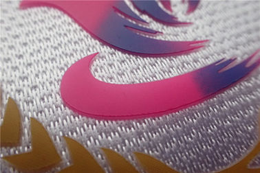 Adatti a Tatami Aaterial le toppe su ordinazione dell'indumento, con il logo variopinto 3D sulle toppe