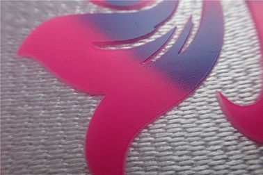 Adatti a Tatami Aaterial le toppe su ordinazione dell'indumento, con il logo variopinto 3D sulle toppe