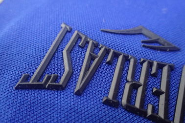 toppe del trasferimento di calore di logo 3D per colore durevole lavabile di Pantone dell'abbigliamento