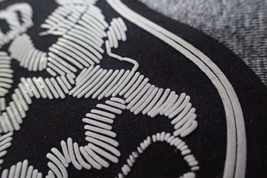 Toppe di gomma spumate di logo di Microfiber dell'abbigliamento