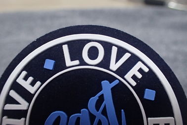Toppe di gomma di logo di Microfiber dell'abbigliamento di stampa dello schermo