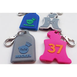 La medaglietta per cani Keychain del silicone ha personalizzato il logo inciso regali promozionali non tossico