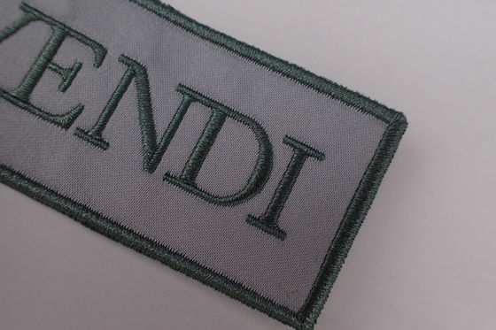 Il creatore Logo Embroidered Badge Applique Flower su ordinazione rattoppa per abbigliamento