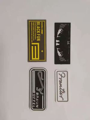 Distintivi di gomma della toppa del silicone di progettazione 3D Logo Patches Custom Embossed Motif per abbigliamento di cucito
