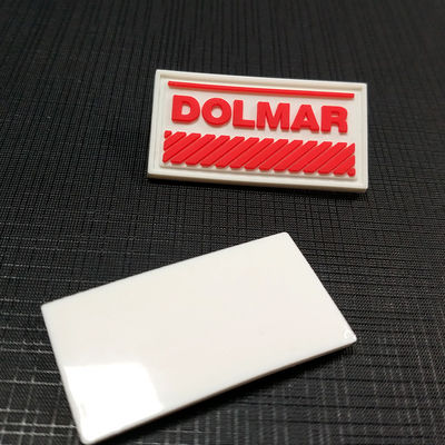 Il Hangtag su ordinazione di Sweatsuit etichetta il PVC della bandiera 3D del distintivo rattoppa per abbigliamento