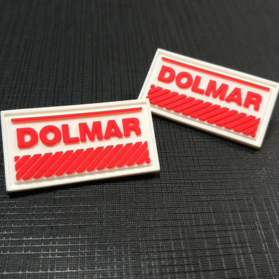 Il Hangtag su ordinazione di Sweatsuit etichetta il PVC della bandiera 3D del distintivo rattoppa per abbigliamento
