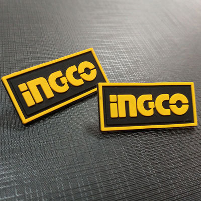 Il PVC dell'abbigliamento 3D dell'OEM rattoppa il logo su ordinazione d'attaccatura dell'etichetta dell'indumento delle etichette della maglietta felpata