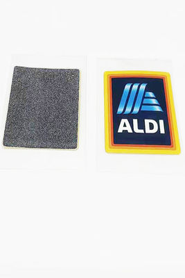 Le etichette di Tagless degli autoadesivi di servizio di stampa del trasferimento di calore della maglietta progettano il logo per il cliente