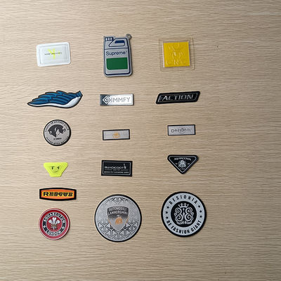 3mm 3D spesso hanno inciso i distintivi di logo TPU di nome rattoppano le etichette per le borse