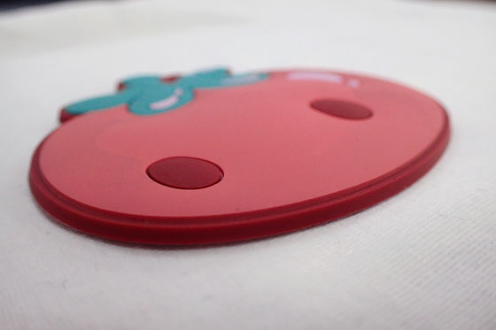 Il PVC di gomma su misura di 3D Logo Label ha impresso le toppe di gomma incise