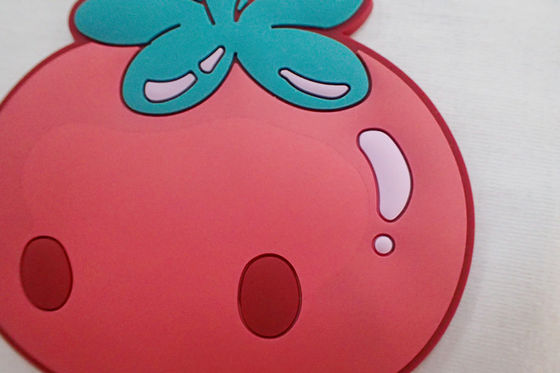 Il PVC di gomma su misura di 3D Logo Label ha impresso le toppe di gomma incise
