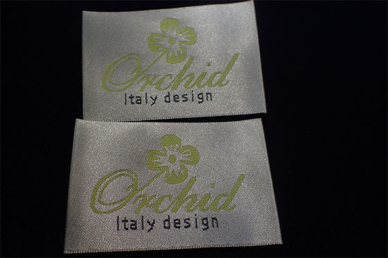 Etichette dell'abbigliamento tessute cotone ad alta densità su misura per i vestiti