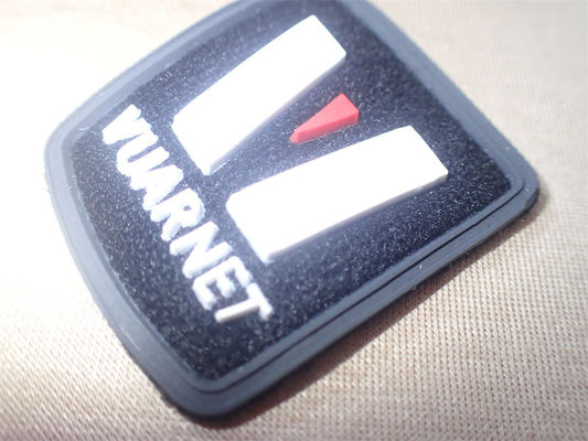Distintivo Logo On Fiber su ordinazione dell'iniezione dell'etichetta dell'abbigliamento dell'OEM 3D micro