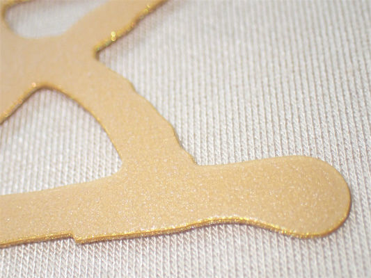 Il logo su misura 3D ha impresso lo schermo che stampa le etichette del trasferimento di calore per abbigliamento