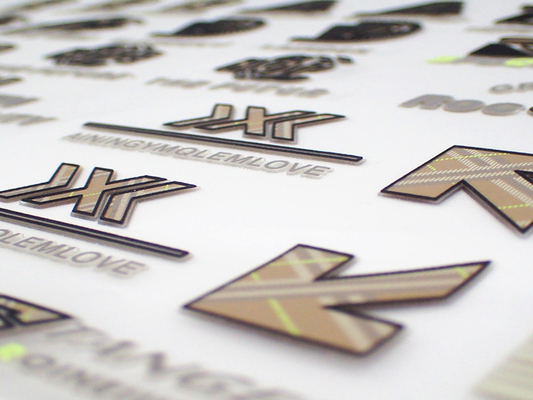 Etichetta Logo For Different Places su ordinazione del trasferimento di calore del silicone dell'abbigliamento 3D