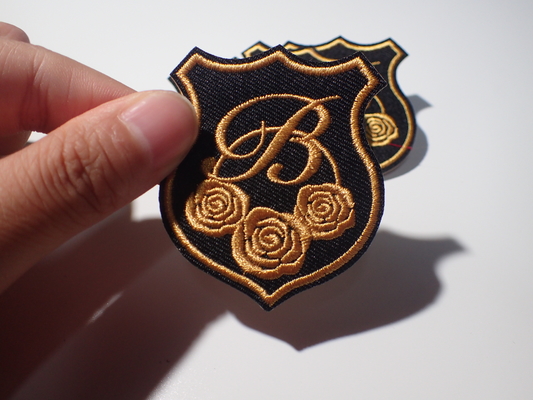 L'abitudine unica di stile di Eco ha ricamato l'oro Rose Raised Effect della toppa