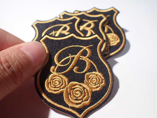 L'abitudine unica di stile di Eco ha ricamato l'oro Rose Raised Effect della toppa