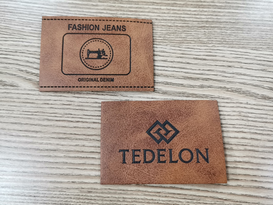 Il colore su ordinazione impresso delle toppe di cuoio dell'unità di elaborazione di logo cuce su abbigliamento