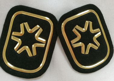 Il nero e l'oro hanno impresso i distintivi su ordinazione del Velcro delle toppe della gomma 3D per Soprtswear
