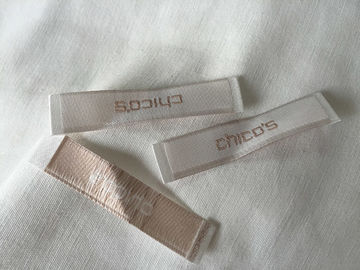 L'abbigliamento tessuto cotone amichevole eco- identifica le etichette per i vestiti ricamate