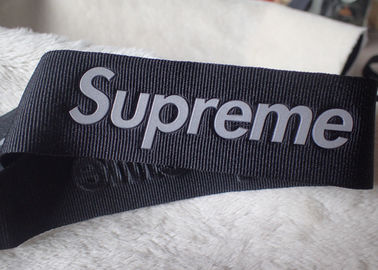 Logo riflettente ad alta frequenza supremo di 3D 3M su nastro di nylon di 3.2cm per il logo dei cappelli