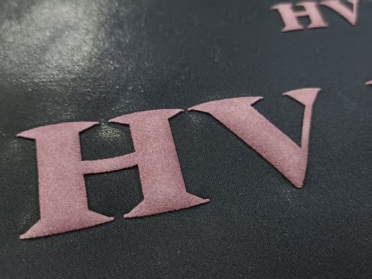 Abbigliamento in schiuma 3D personalizzato Sticker in rilievo Logo di abbigliamento Etichette di stampa termica per felpe