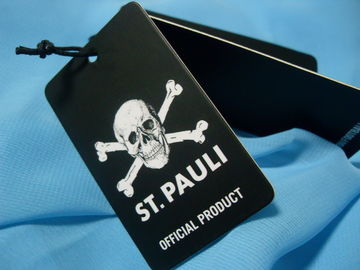 Il professionista ha personalizzato le etichette di caduta con il logo di stampa dello schermo per l'indumento/borse/scarpe