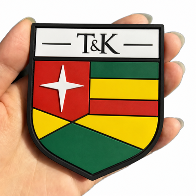 Badge in PVC in gomma 3D personalizzato con logo alzato e etichetta ecologica per abbigliamento e borse