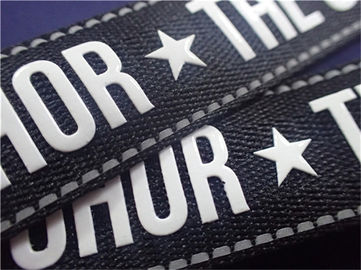 Etichette su misura dell'abbigliamento tessute silicone brillante, stampanti Logo On Tape For Cloth