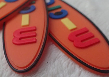 Le toppe di gomma creative ovali non tossiche di logo per gli indumenti/bambini insacca