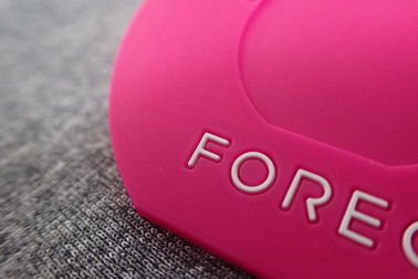 Le toppe di gomma rosa del PVC 3D cucono - sul modello acqua del romanzo della prova di stile