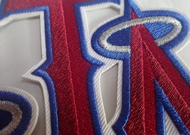 Il tessuto cuce sulle toppe ricamate su ordinazione tessute dell'abbigliamento
