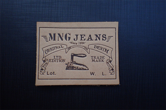 Le etichette di cuoio della toppa dei jeans amichevoli di Eco hanno impresso Logo For Uniform