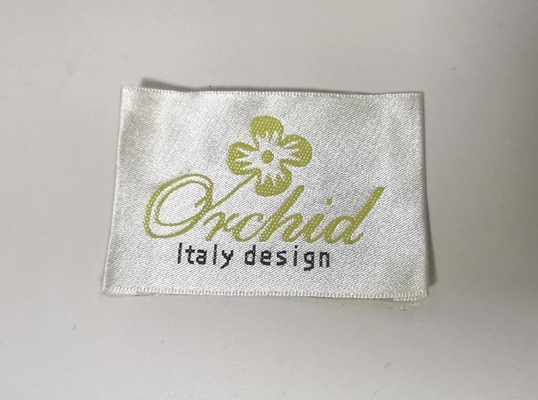 Etichette tessute ad alta densità su ordinazione che piegano le etichette tessute abbigliamento